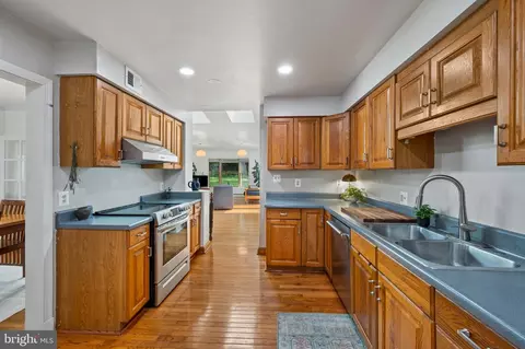 Kitchen - 213 Piping Rock Dr, Silver Spring, MD 20905 photo 1 of 2