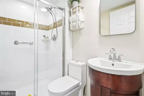 Bath - 143 Ritchie Ave, Silver Spring, MD 20910 photo 2 of 2