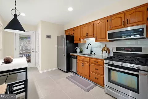 Kitchen - 143 Ritchie Ave, Silver Spring, MD 20910 photo 3 of 5