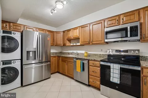 Kitchen - 15115 Interlachen Dr #3-901, Silver Spring, MD 20906 photo 3 of 3