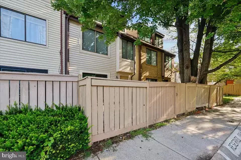 9846 Brookridge Ct, Montgomery Village, MD 20886