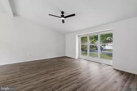 Living - 3049 Memory Ln, Silver Spring, MD 20904 photo 4 of 5