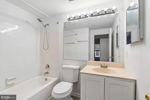 Bath - 3049 Memory Ln, Silver Spring, MD 20904 photo 1 of 2