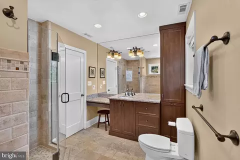 Bath - 10115 Gates Ave, Silver Spring, MD 20902 photo 2 of 5