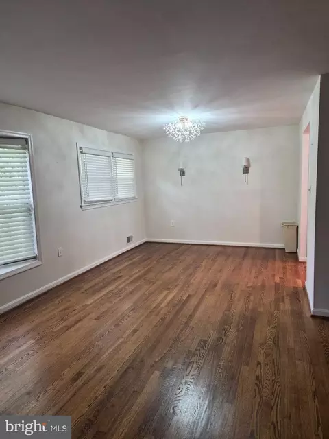 Living - 2136 Edgewater Pkwy, Silver Spring, MD 20903 photo 1 of 3