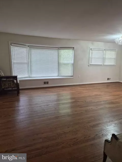 Living - 2136 Edgewater Pkwy, Silver Spring, MD 20903 photo 2 of 3