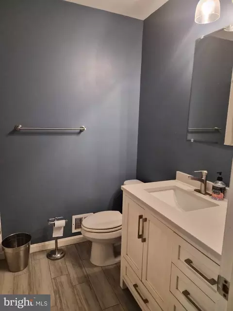 Bath - 2136 Edgewater Pkwy, Silver Spring, MD 20903 photo 1 of 2