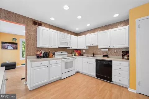 Kitchen - 14701 Fireside Dr, Silver Spring, MD 20905 photo 3 of 7