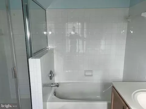 Bath - 11364 King George Dr #15, Silver Spring, MD 20902 photo 2 of 2
