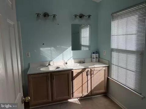 Bath - 11364 King George Dr #15, Silver Spring, MD 20902 photo 1 of 2