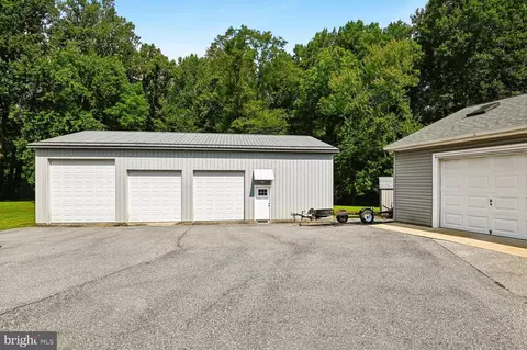 Exterior - 18 Watergate Ct, Silver Spring, MD 20905 photo 18 of 18