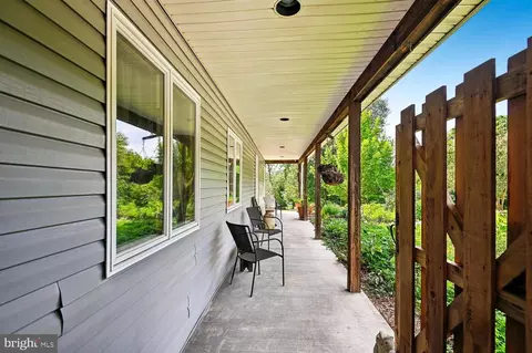 Exterior - 18 Watergate Ct, Silver Spring, MD 20905 photo 6 of 18