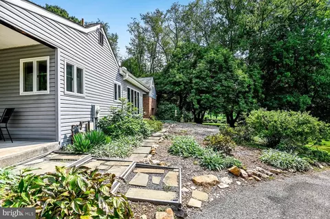 Exterior - 18 Watergate Ct, Silver Spring, MD 20905 photo 4 of 18