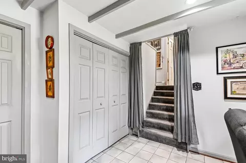 Entry Way - 18 Watergate Ct, Silver Spring, MD 20905 photo 3 of 5