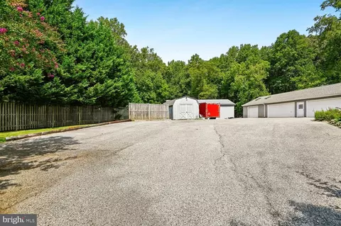 Exterior - 18 Watergate Ct, Silver Spring, MD 20905 photo 11 of 18