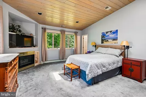 Bedroom - 18 Watergate Ct, Silver Spring, MD 20905 photo 2 of 13