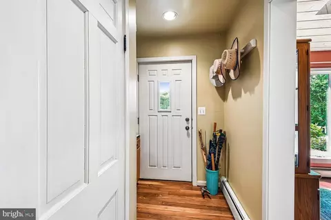Entry Way - 18 Watergate Ct, Silver Spring, MD 20905 photo 1 of 5