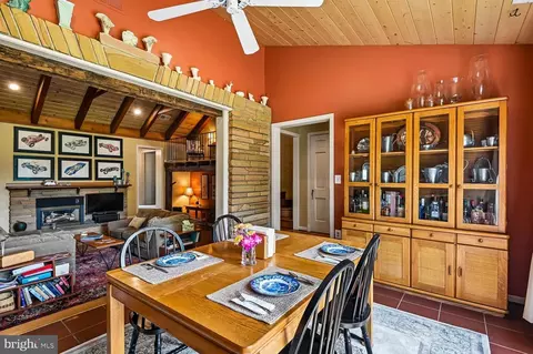 Dining - 18 Watergate Ct, Silver Spring, MD 20905 photo 8 of 8