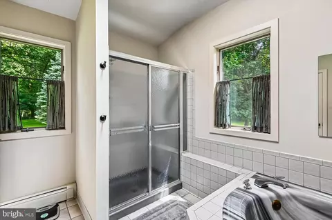 Bath - 18 Watergate Ct, Silver Spring, MD 20905 photo 1 of 7