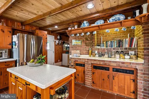 Kitchen - 18 Watergate Ct, Silver Spring, MD 20905 photo 4 of 4