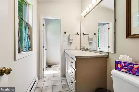 Bath - 18 Watergate Ct, Silver Spring, MD 20905 photo 3 of 7