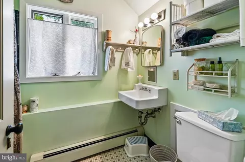 Bath - 18 Watergate Ct, Silver Spring, MD 20905 photo 6 of 7
