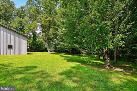 Exterior - 18 Watergate Ct, Silver Spring, MD 20905 photo 16 of 18