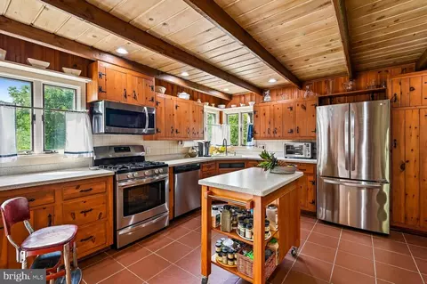 Kitchen - 18 Watergate Ct, Silver Spring, MD 20905 photo 1 of 4