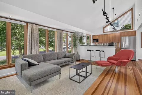 4544 Fairfield Dr, Bethesda, MD 20814