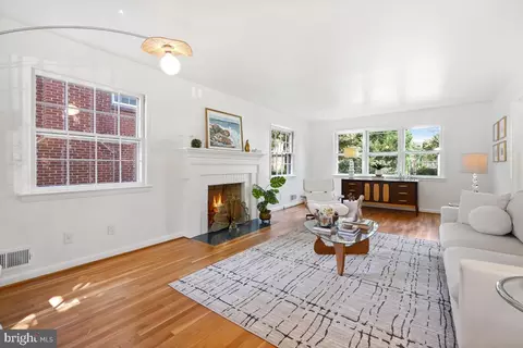 Living - 307 Indian Spring Dr, Silver Spring, MD 20901 photo 2 of 2