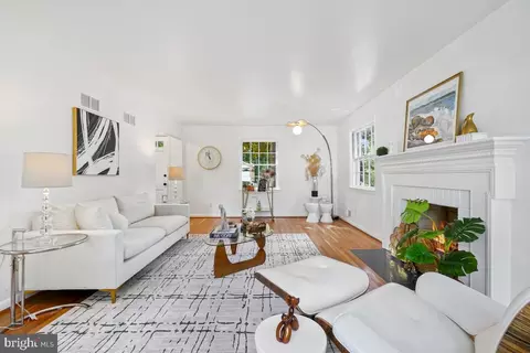 Living - 307 Indian Spring Dr, Silver Spring, MD 20901 photo 1 of 2