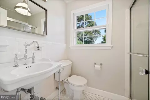 Bath - 307 Indian Spring Dr, Silver Spring, MD 20901 photo 2 of 5