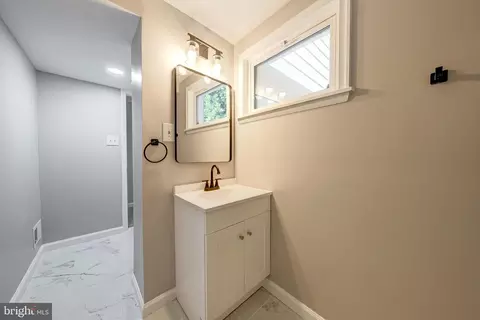 Bath - 130 Whitmoor Ter, Silver Spring, MD 20901 photo 4 of 5
