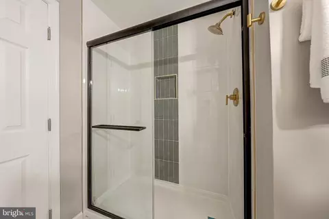 Bath - 130 Whitmoor Ter, Silver Spring, MD 20901 photo 2 of 5