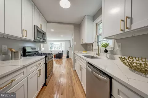 Kitchen - 130 Whitmoor Ter, Silver Spring, MD 20901 photo 2 of 4