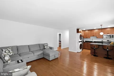 Living - 2316 Colston Dr #101, Silver Spring, MD 20910 photo 3 of 4