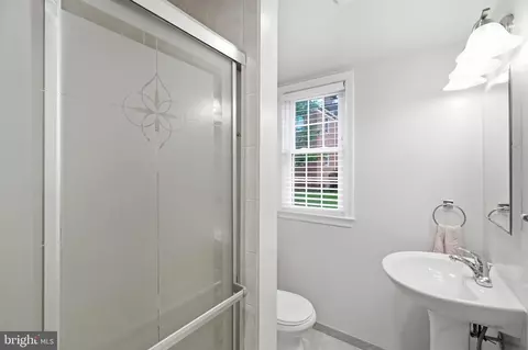 Bath - 2316 Colston Dr #101, Silver Spring, MD 20910 photo 1 of 2