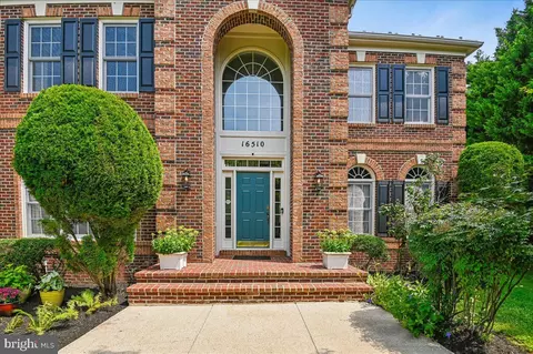 Exterior - 16510 Harbour Town Dr, Ashton, MD 20861 photo 10 of 13