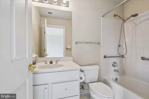 Bath - 16510 Harbour Town Dr, Ashton, MD 20861 photo 4 of 5