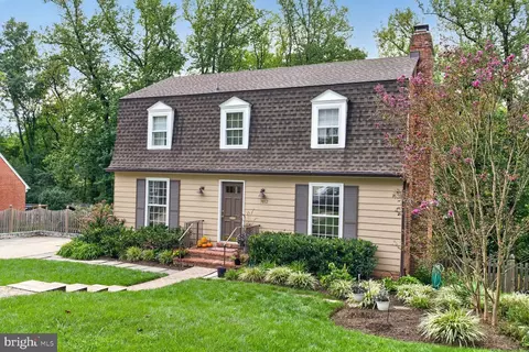 7612 Winterberry Pl, Bethesda, MD 20817