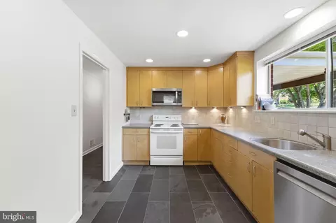 Kitchen - 11408 Gilsan St, Silver Spring, MD 20902 photo 4 of 5