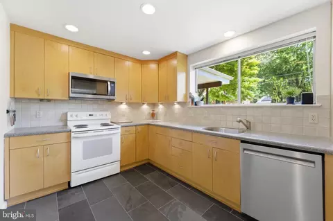 Kitchen - 11408 Gilsan St, Silver Spring, MD 20902 photo 3 of 5