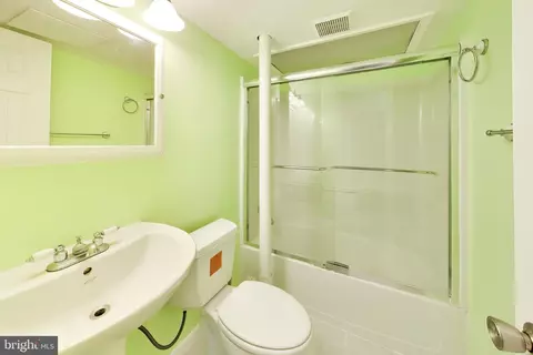Bath - 3951 Wendy Ln, Silver Spring, MD 20906 photo 3 of 3