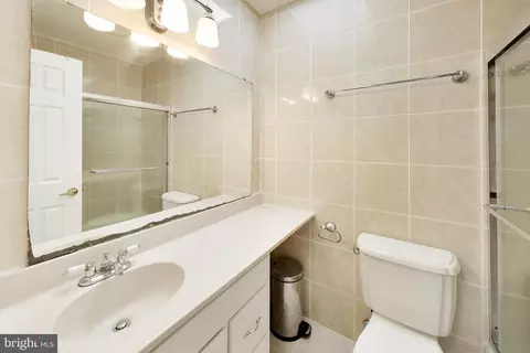 Bath - 3951 Wendy Ln, Silver Spring, MD 20906 photo 2 of 3