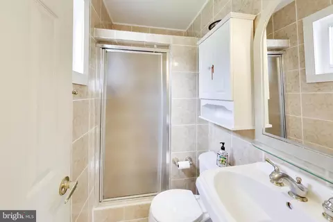 Bath - 3951 Wendy Ln, Silver Spring, MD 20906 photo 1 of 3