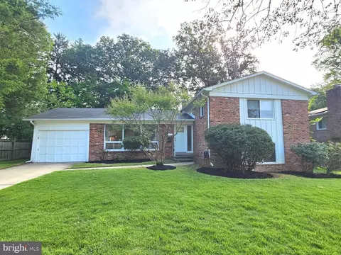 9215 Bardon Rd, Bethesda, MD 20814
