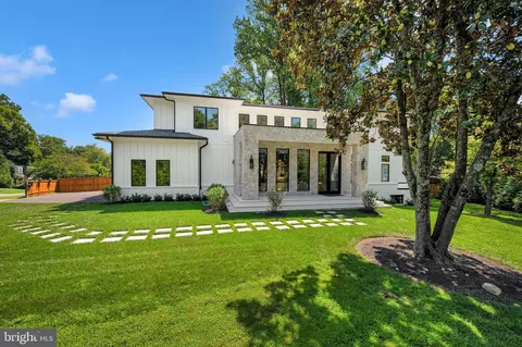 6116 Eastview St, Bethesda, MD 20817
