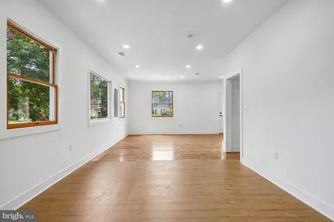 Living - 9910 Lorain Ave, Silver Spring, MD 20901 photo 4 of 6