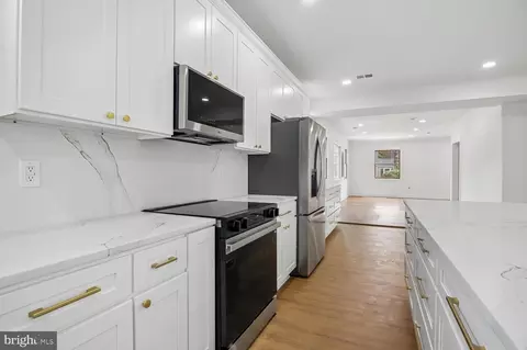 Entry Way - 9910 Lorain Ave, Silver Spring, MD 20901 photo 3 of 4