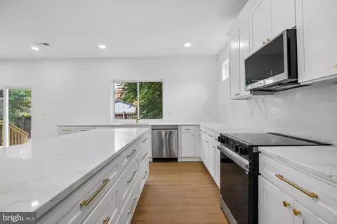 Entry Way - 9910 Lorain Ave, Silver Spring, MD 20901 photo 4 of 4